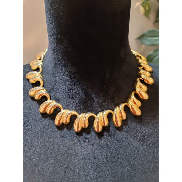 Women's Gold Necklace Wave Design Curved Links Fashion Jewelry Elegant Lock - Picture 2 of 6